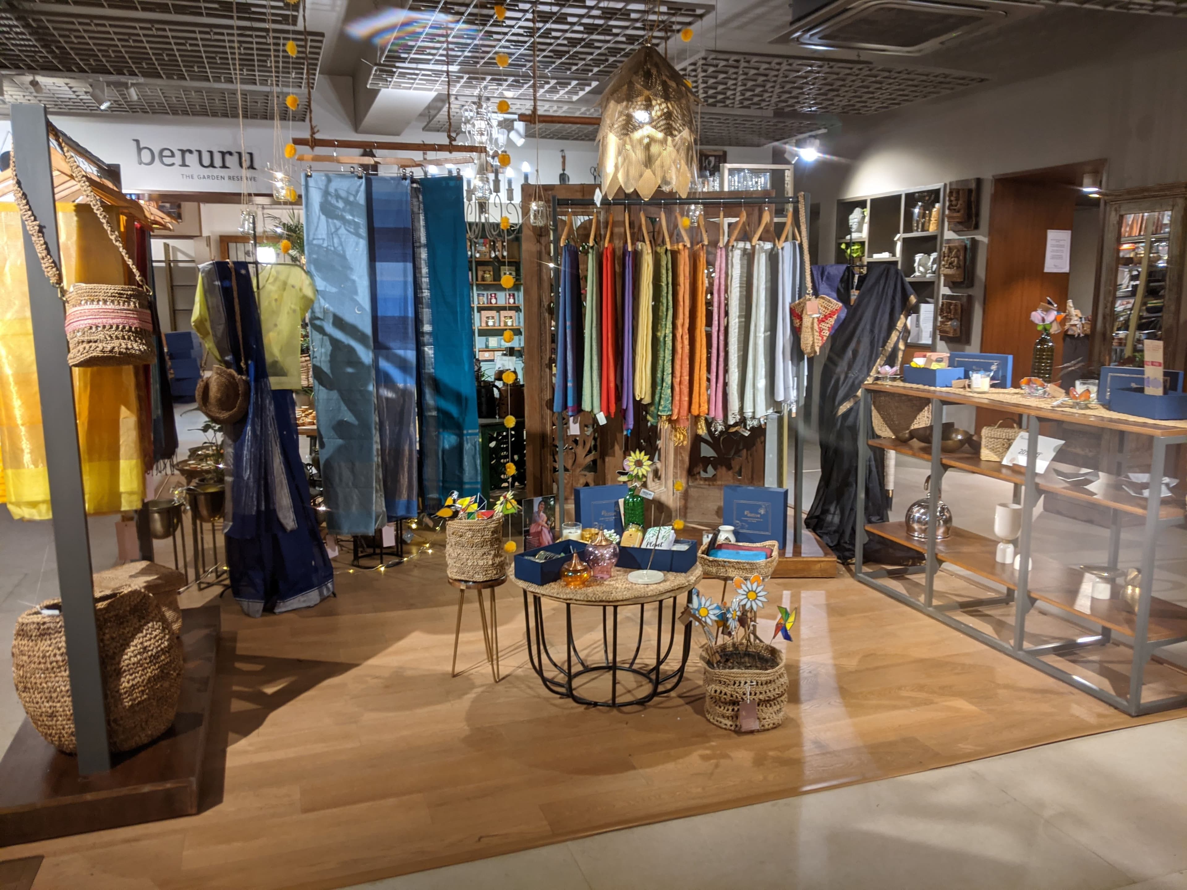 Go Native display 24