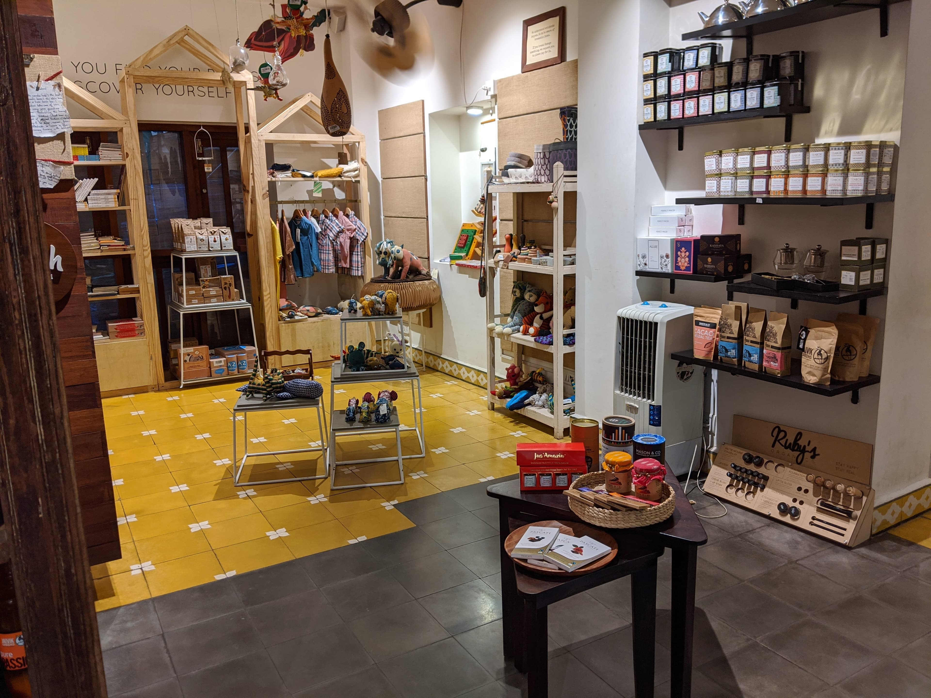 Go Native display 36