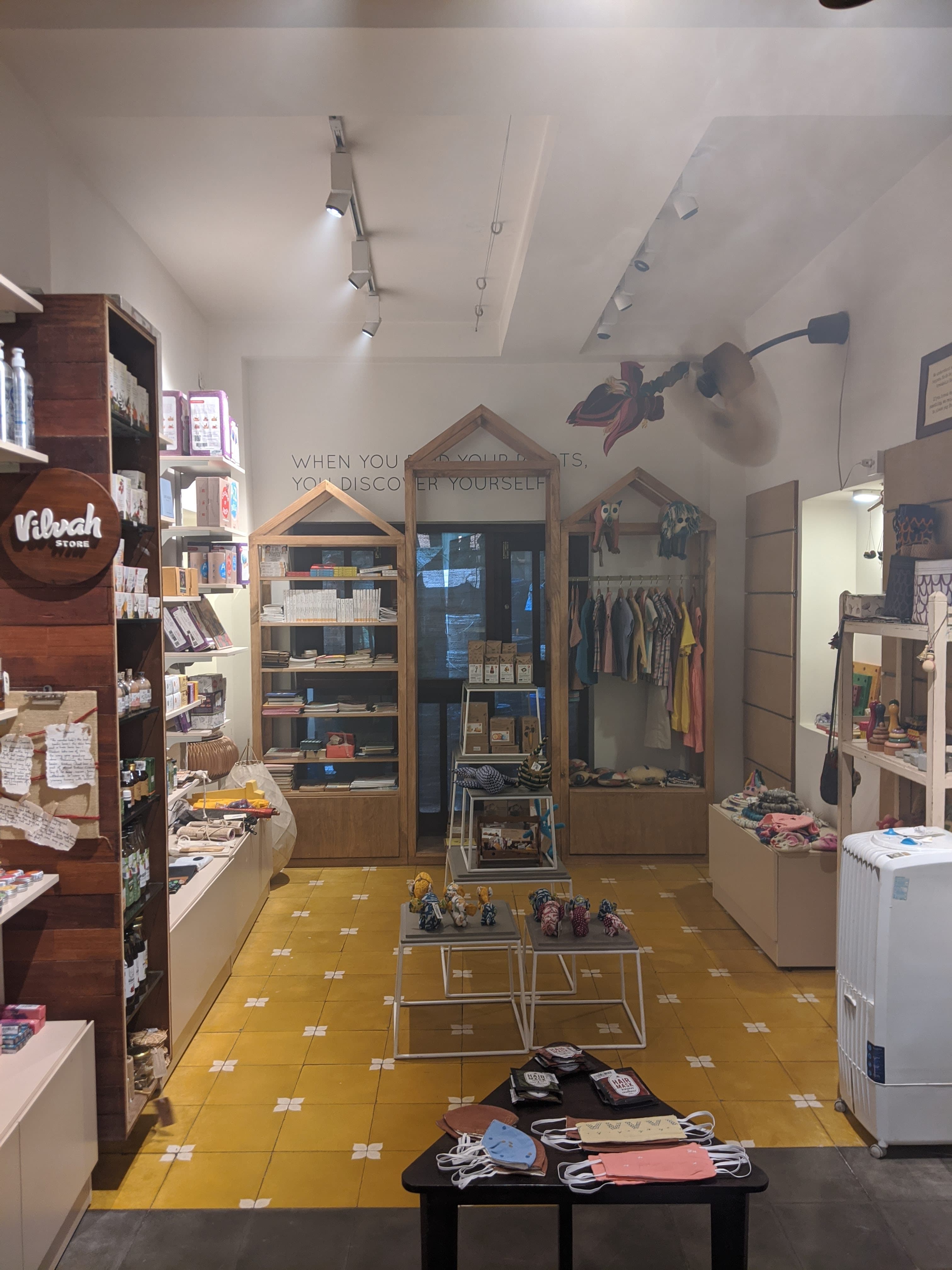 Go Native display 77