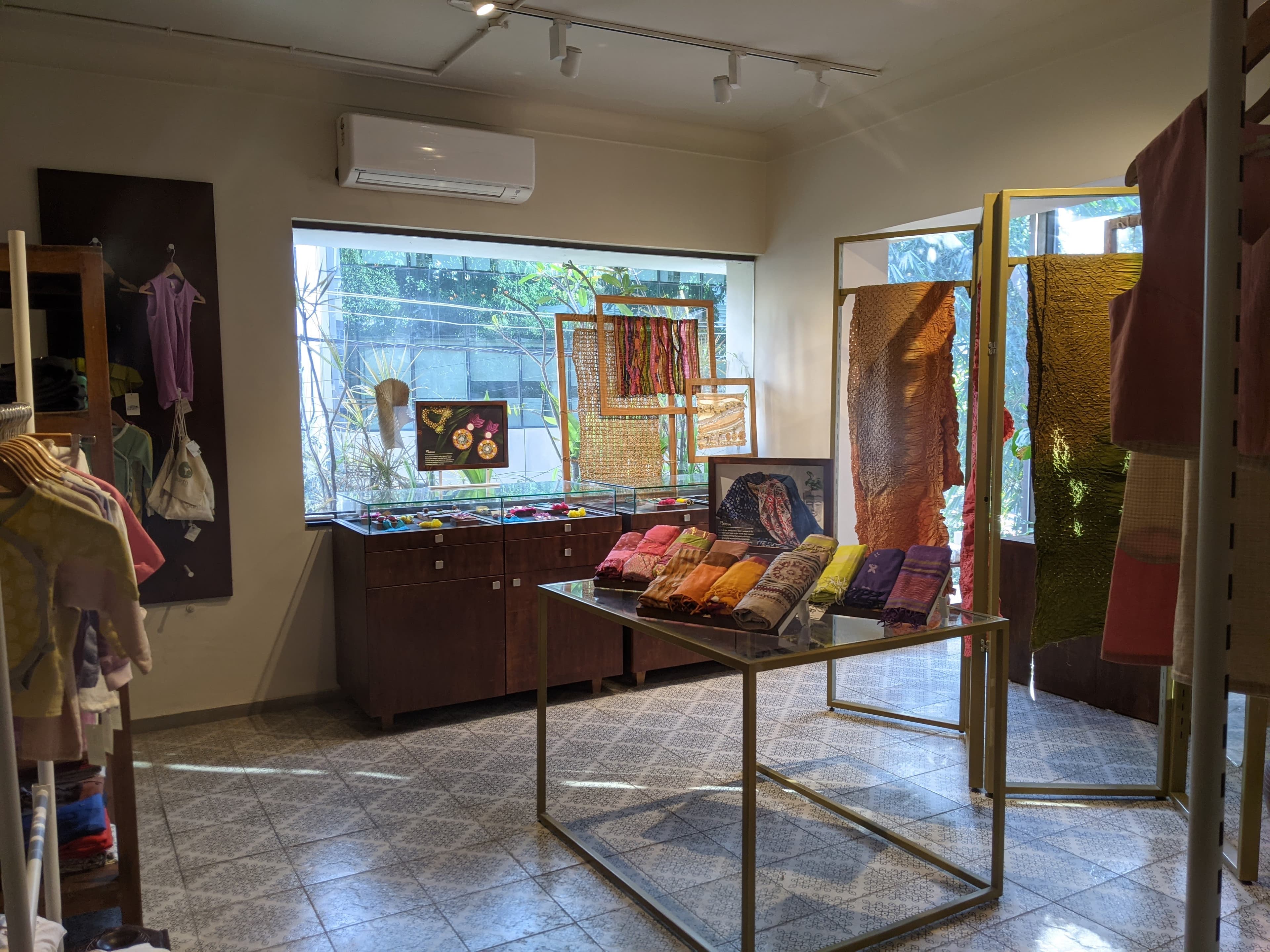 Go Native display 64