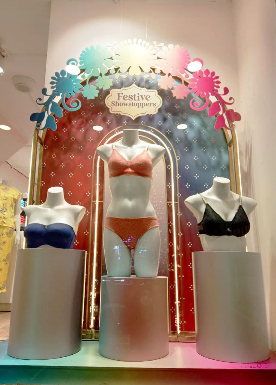 Festive Showstopper window display 4