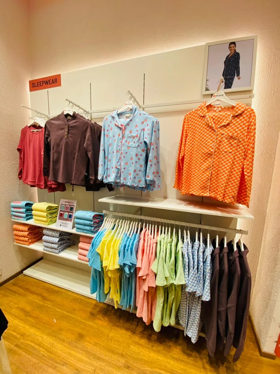 Zivame in-store merchandise display system by Divya Vandal, view 67