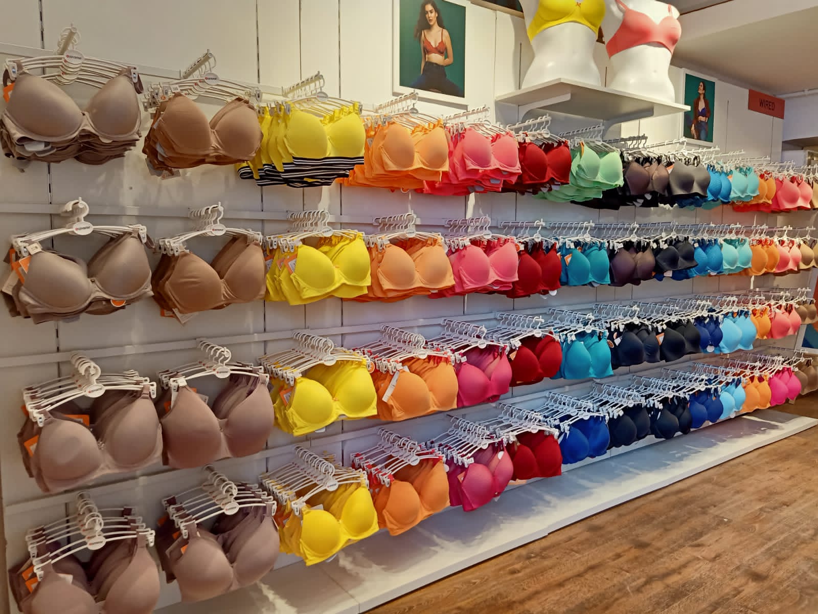 Zivame in-store merchandise display system by Divya Vandal, view 11