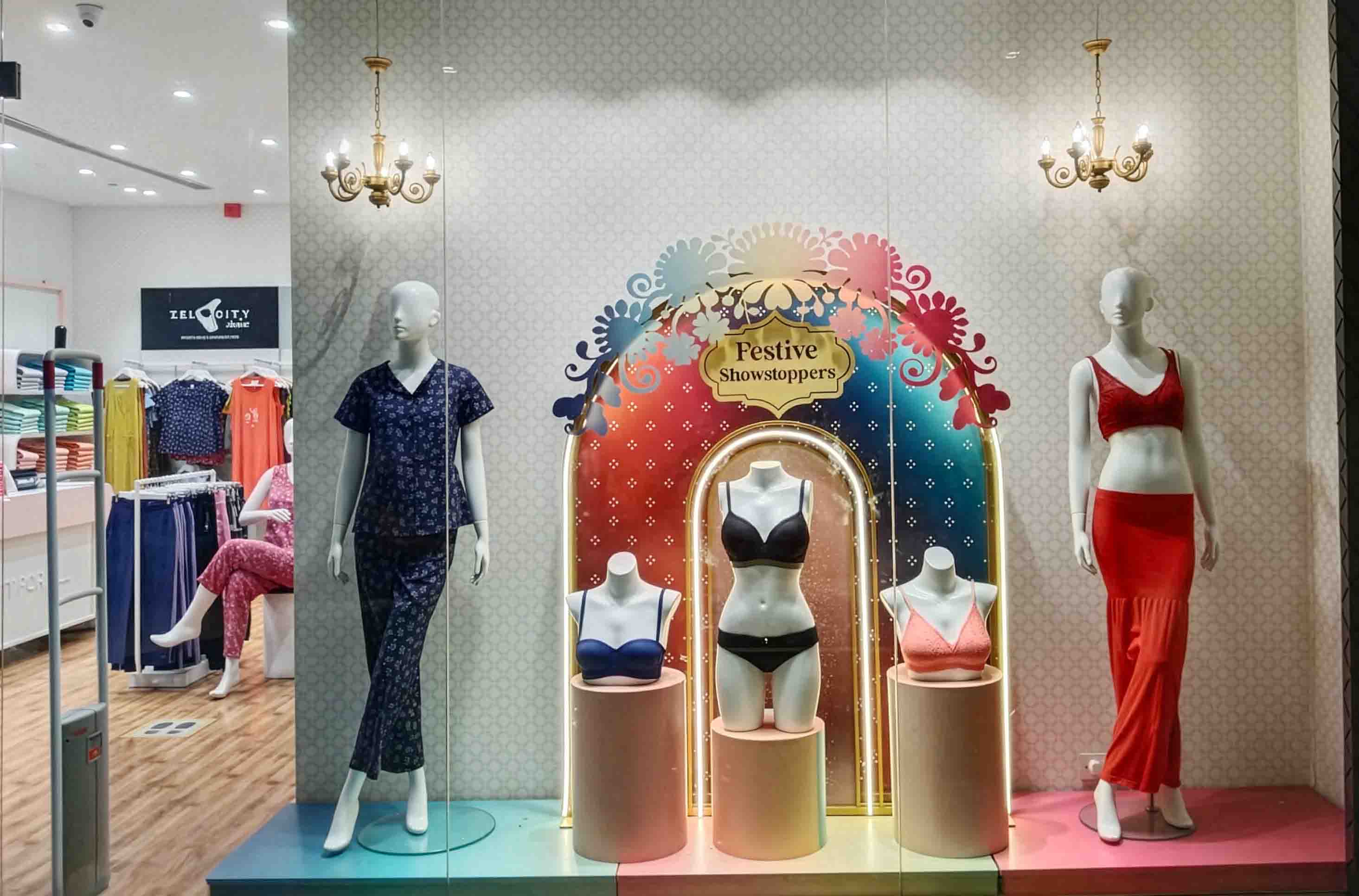 Festive Showstopper — window display project by Divya Vandal