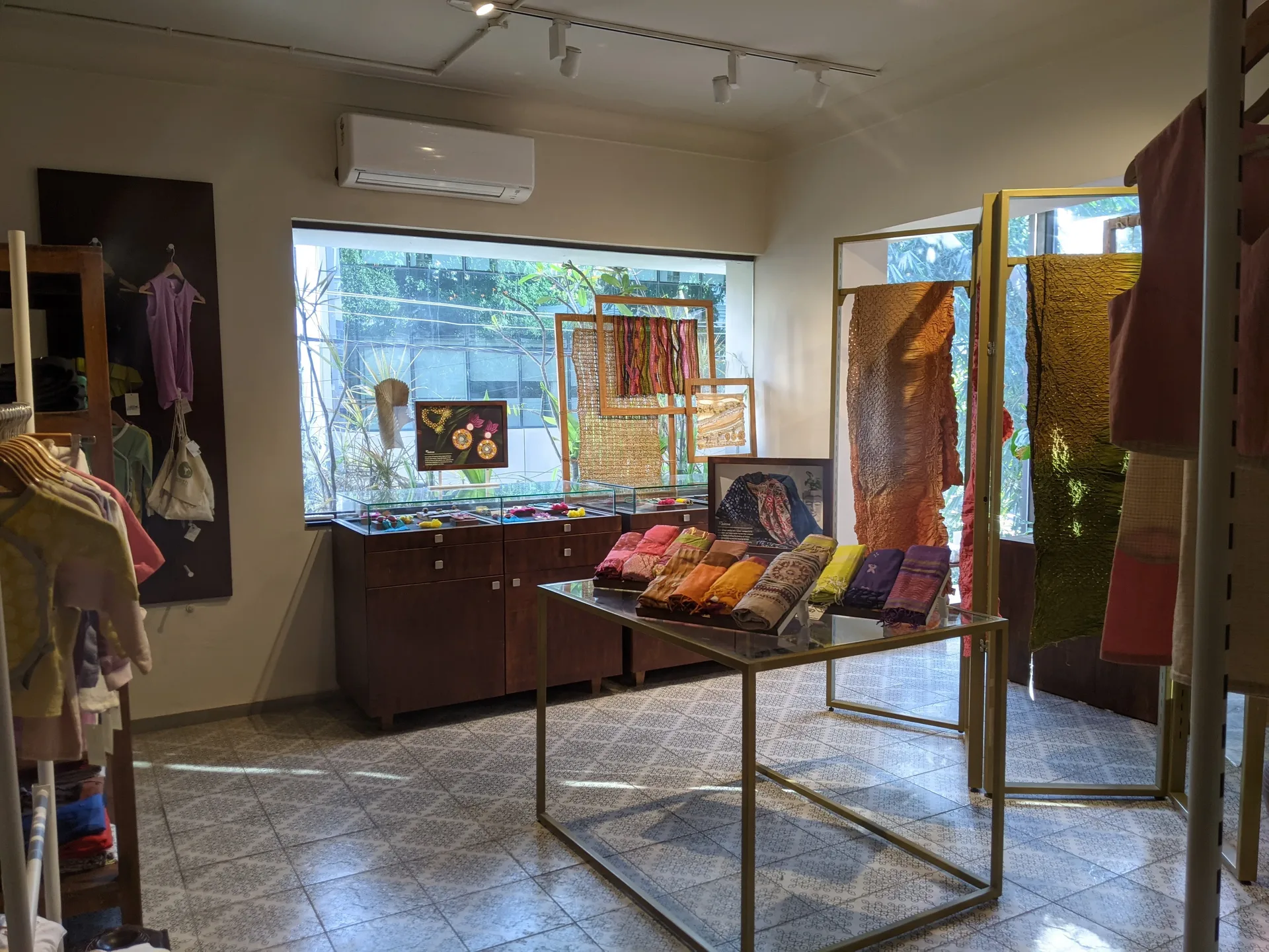 Go Native display 64