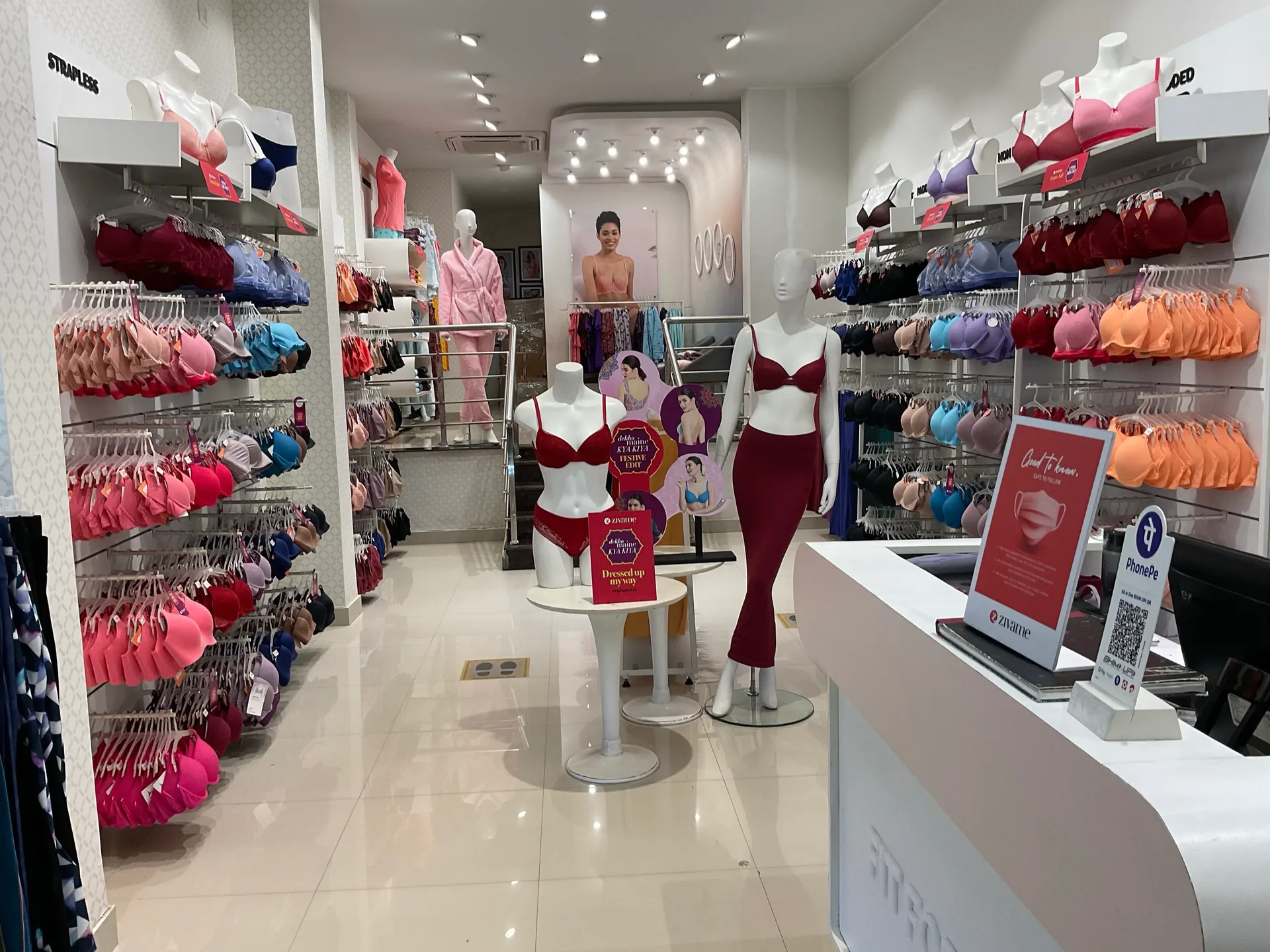 Zivame in-store merchandise display system by Divya Vandal, view 3