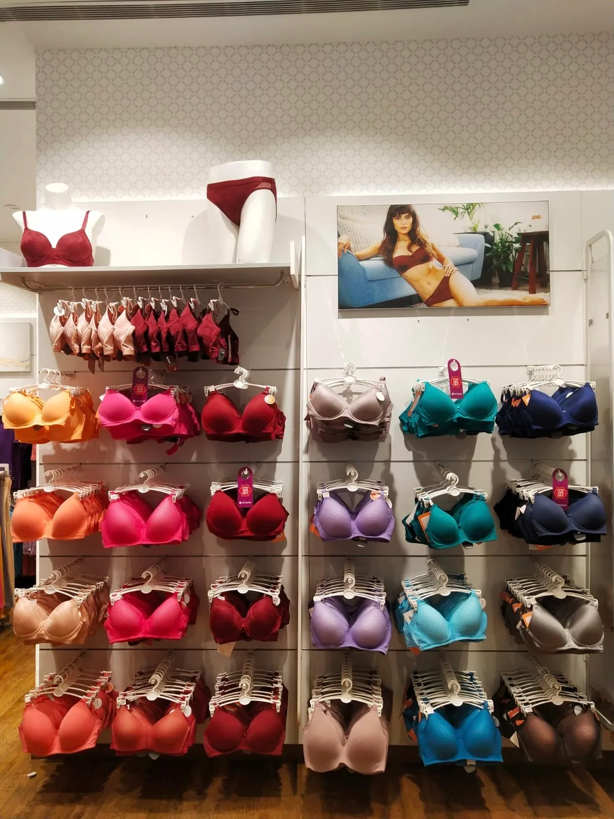 Zivame in-store merchandise display system by Divya Vandal, view 7