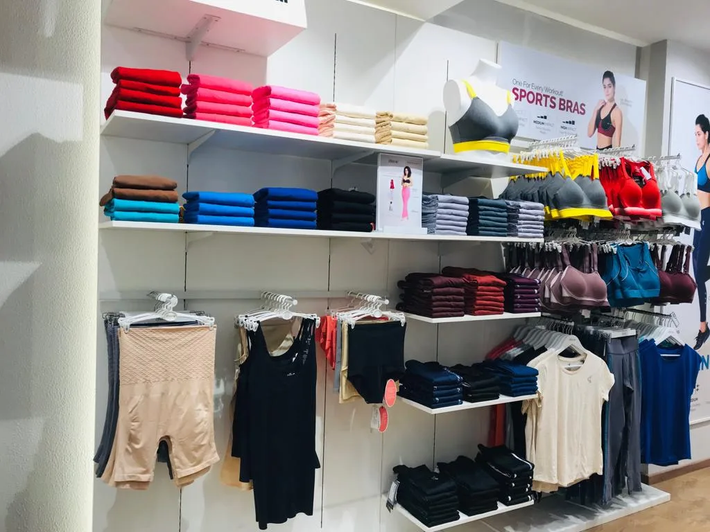 Zivame in-store merchandise display system by Divya Vandal, view 10