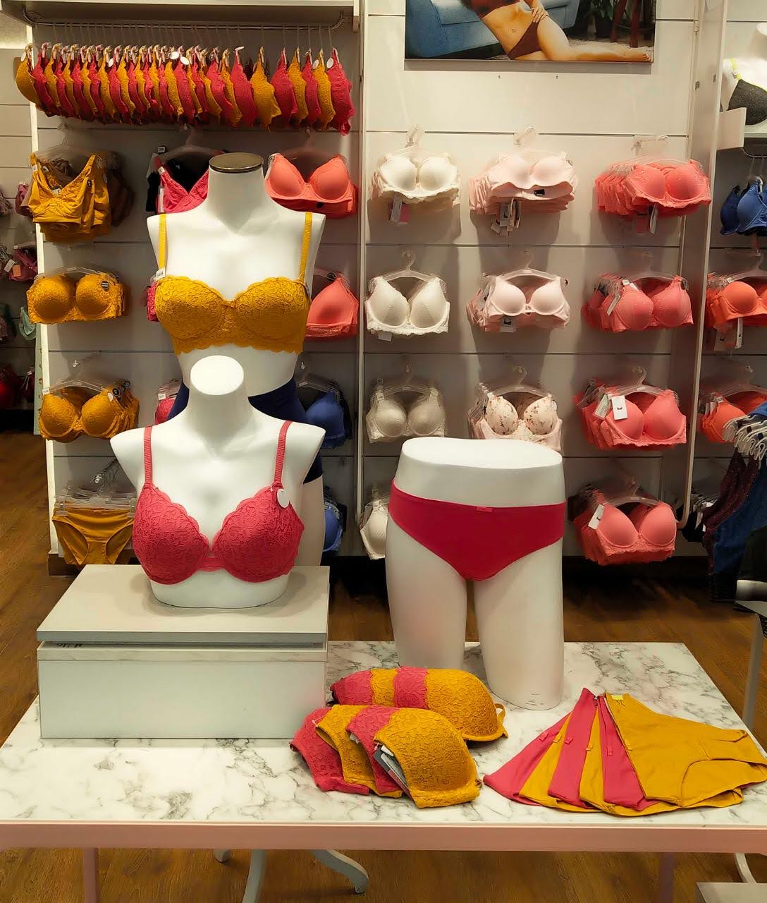 Zivame in-store merchandise display system by Divya Vandal, view 26
