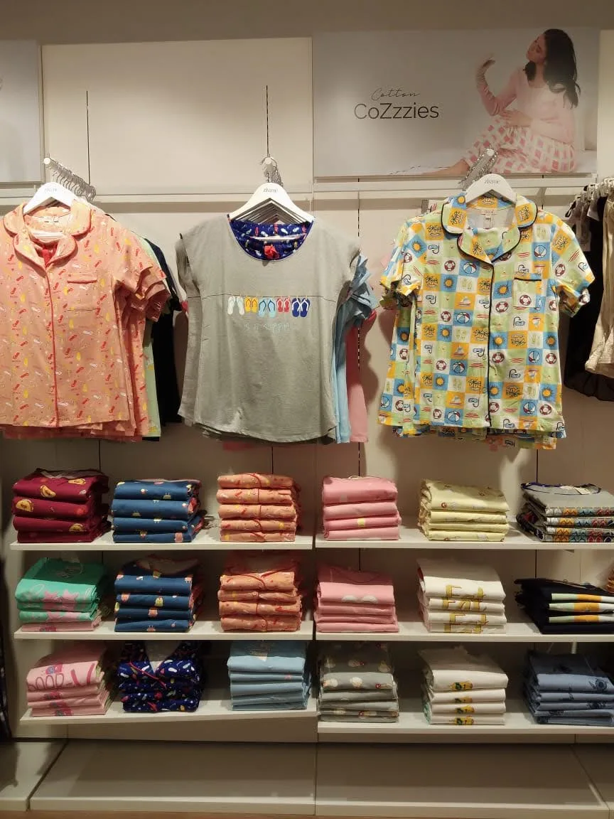 Zivame in-store merchandise display system by Divya Vandal, view 29
