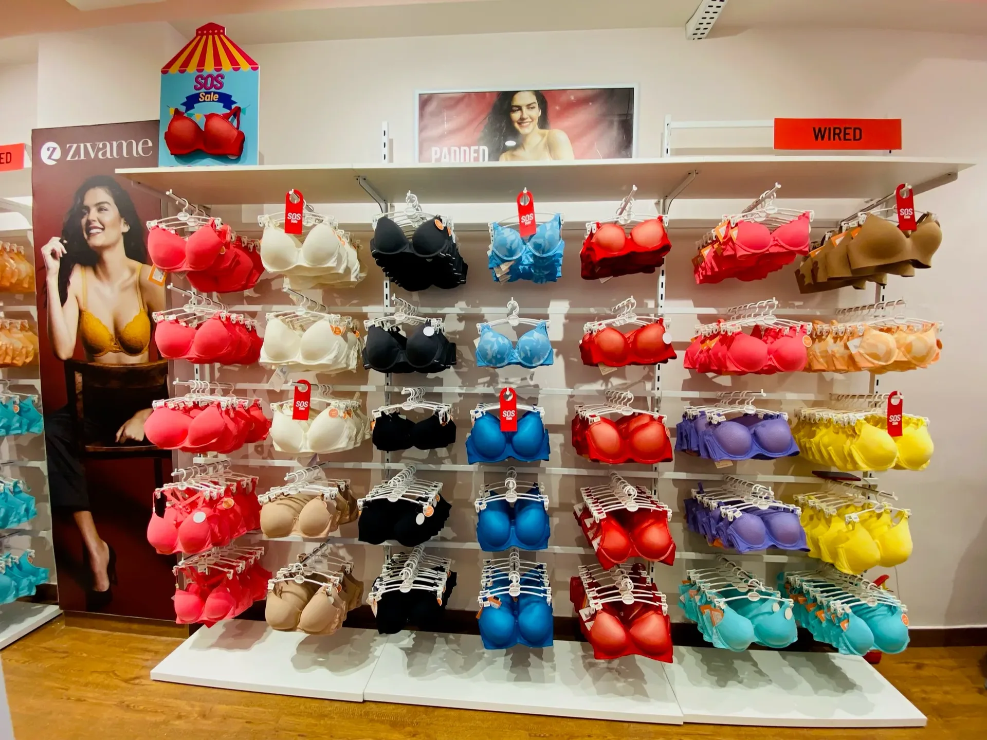 Zivame in-store merchandise display system by Divya Vandal, view 15