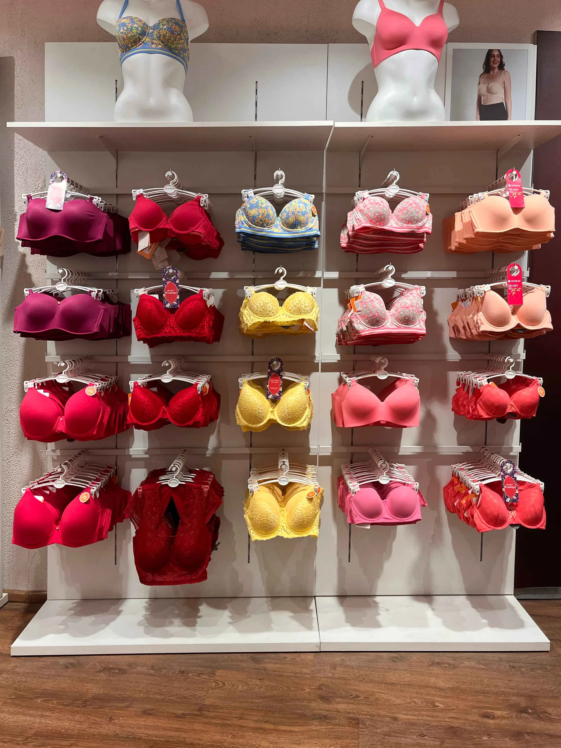 Zivame in-store merchandise display system by Divya Vandal, view 19