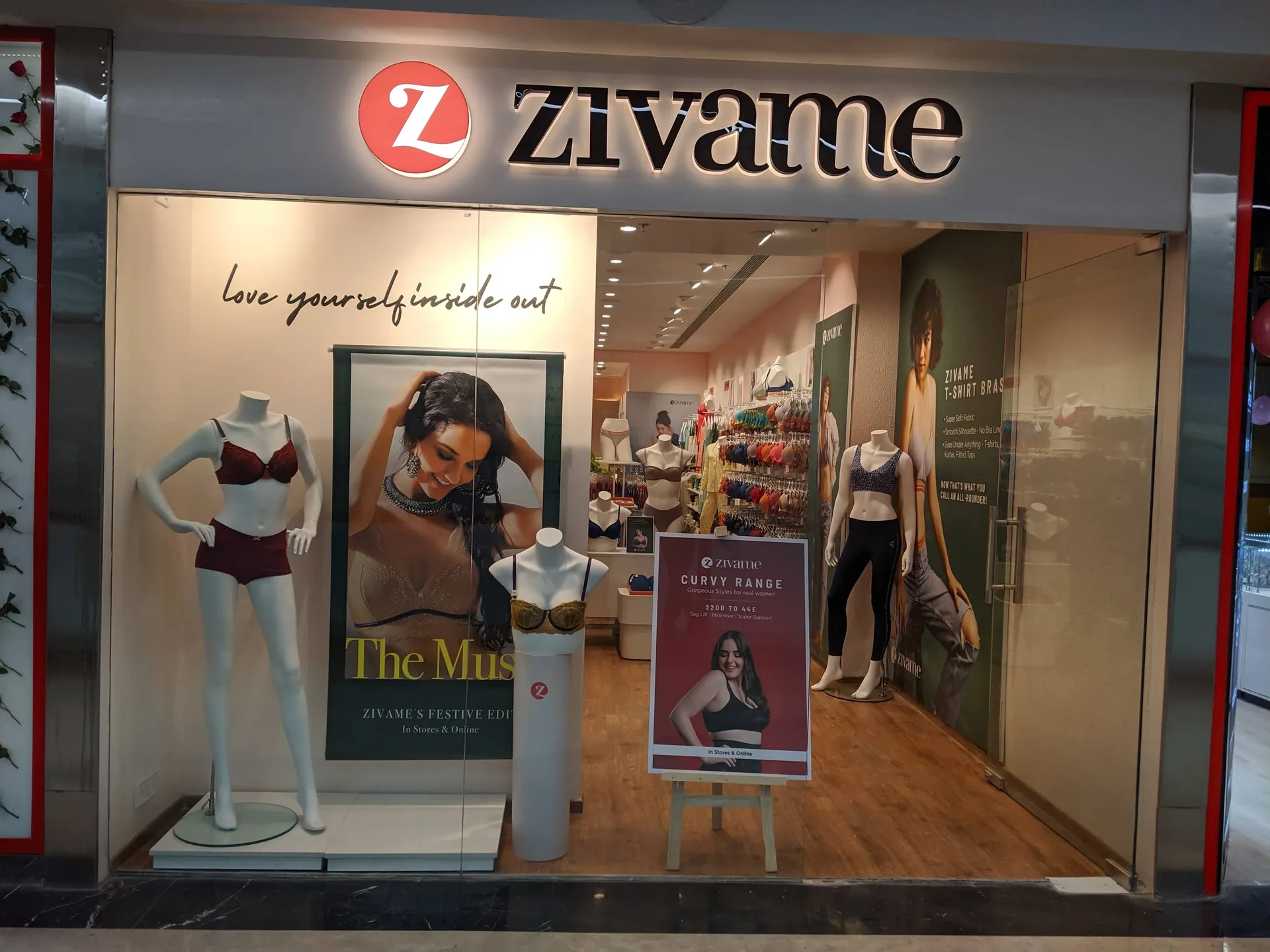 Zivame in-store merchandise display system by Divya Vandal, view 21
