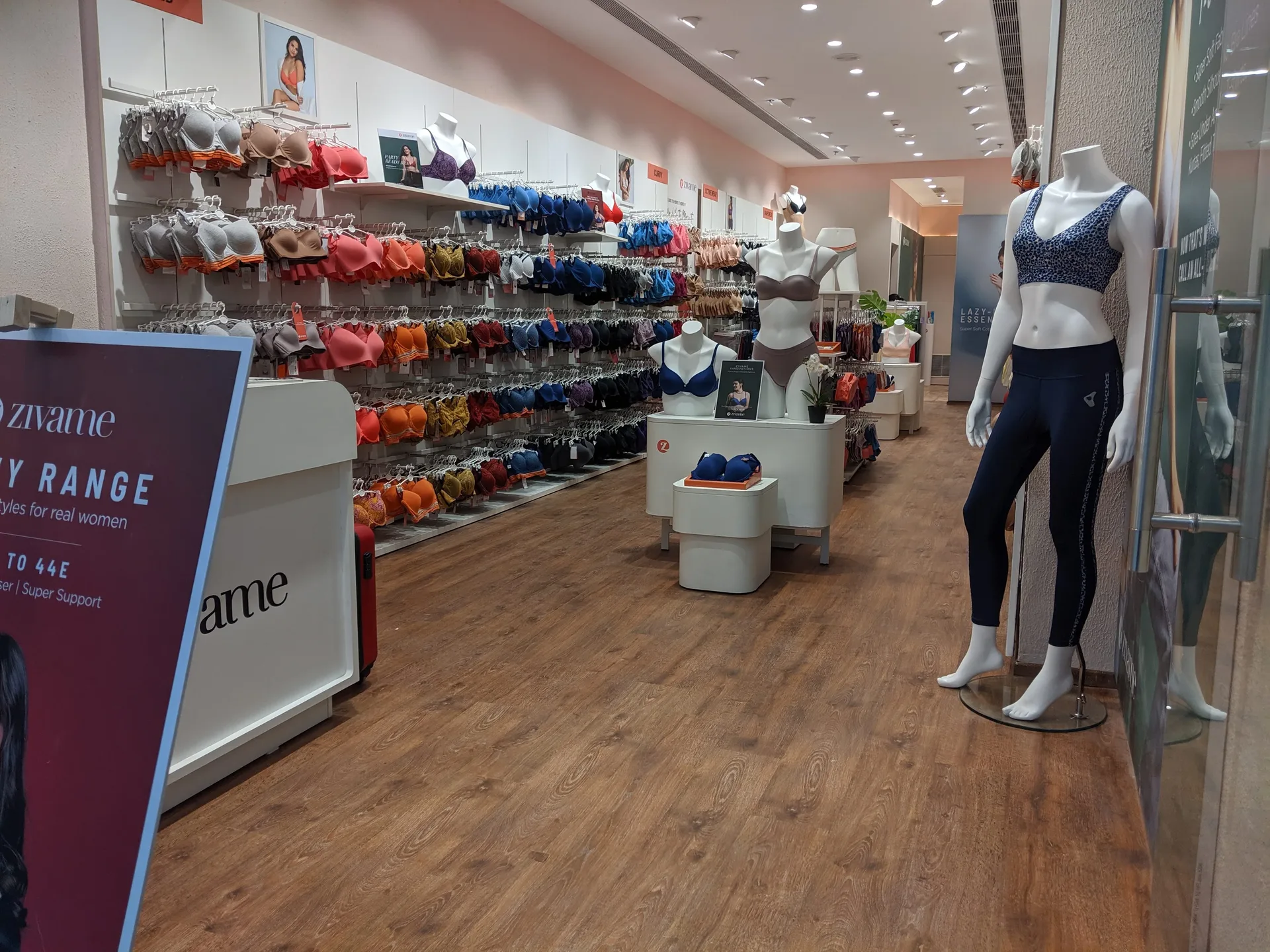 Zivame in-store merchandise display system by Divya Vandal, view 23