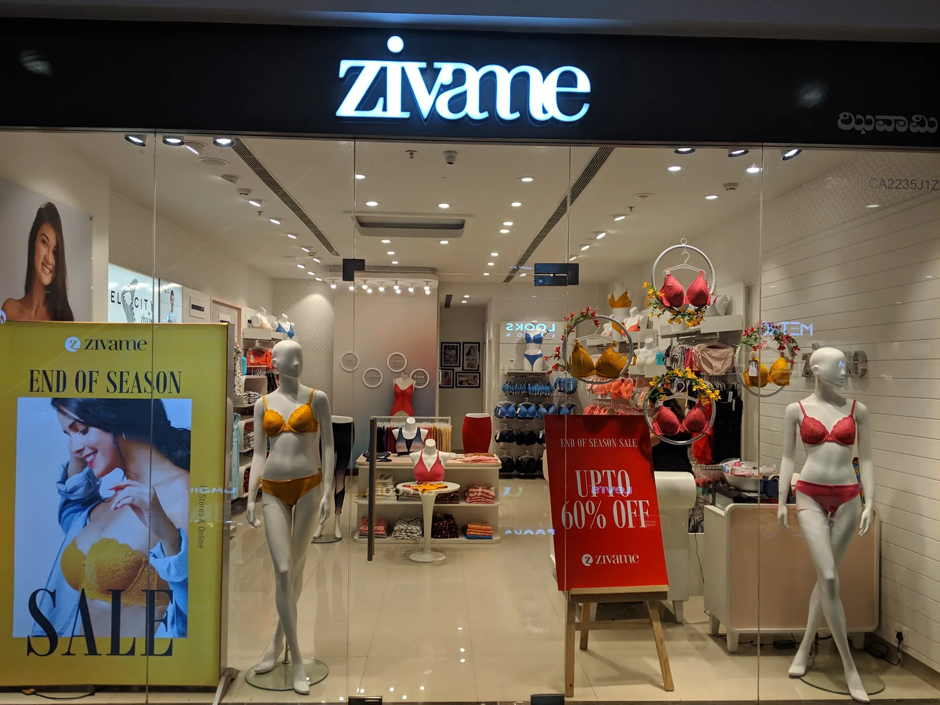 Zivame in-store merchandise display system by Divya Vandal, view 36