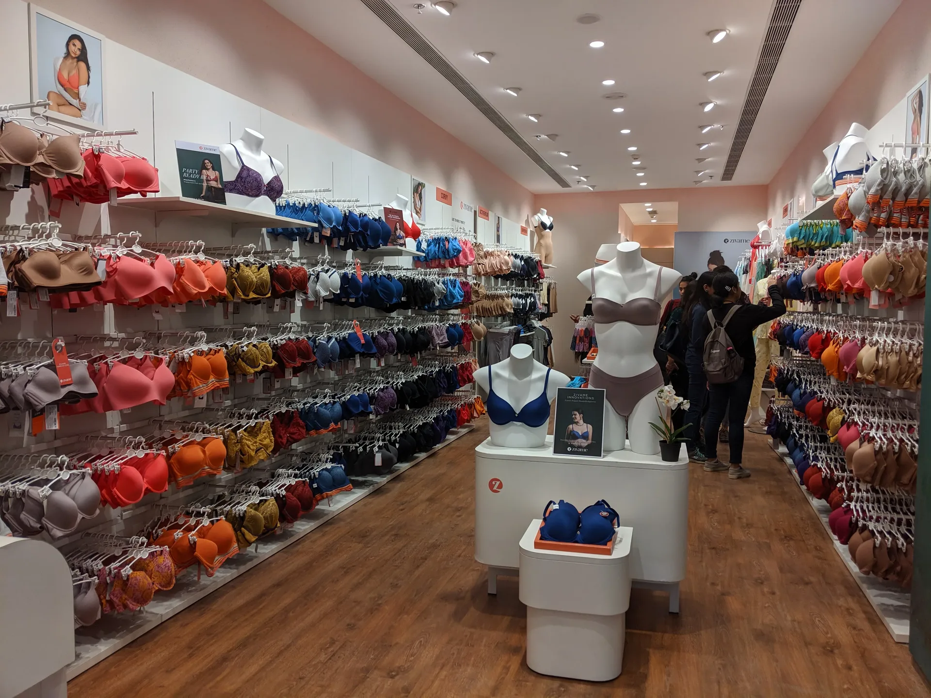 Zivame in-store merchandise display system by Divya Vandal, view 5