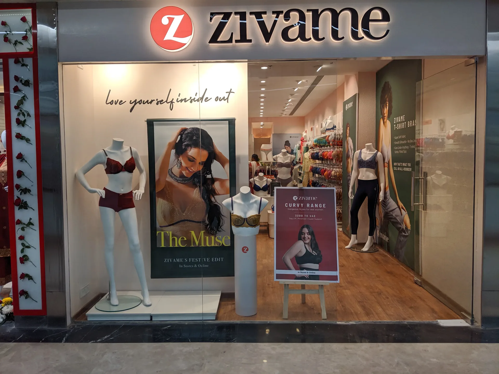 Zivame in-store merchandise display system by Divya Vandal, view 38