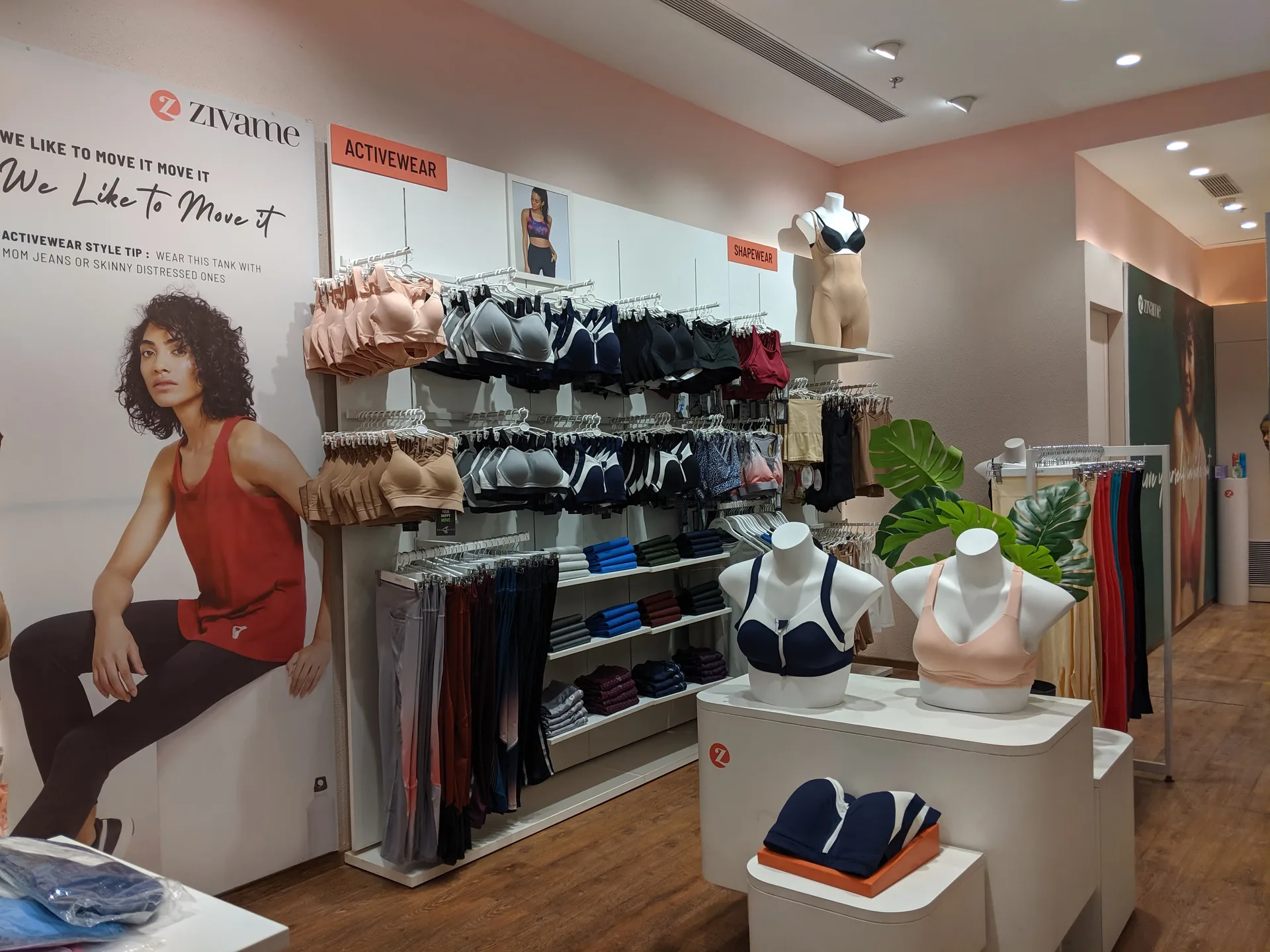 Zivame in-store merchandise display system by Divya Vandal, view 39