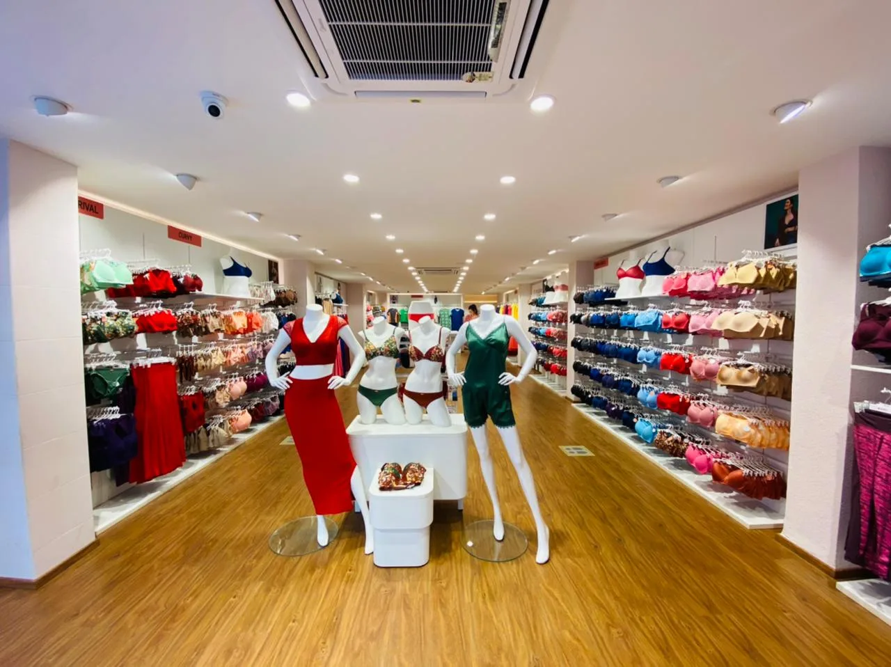 Zivame in-store merchandise display system by Divya Vandal, view 42