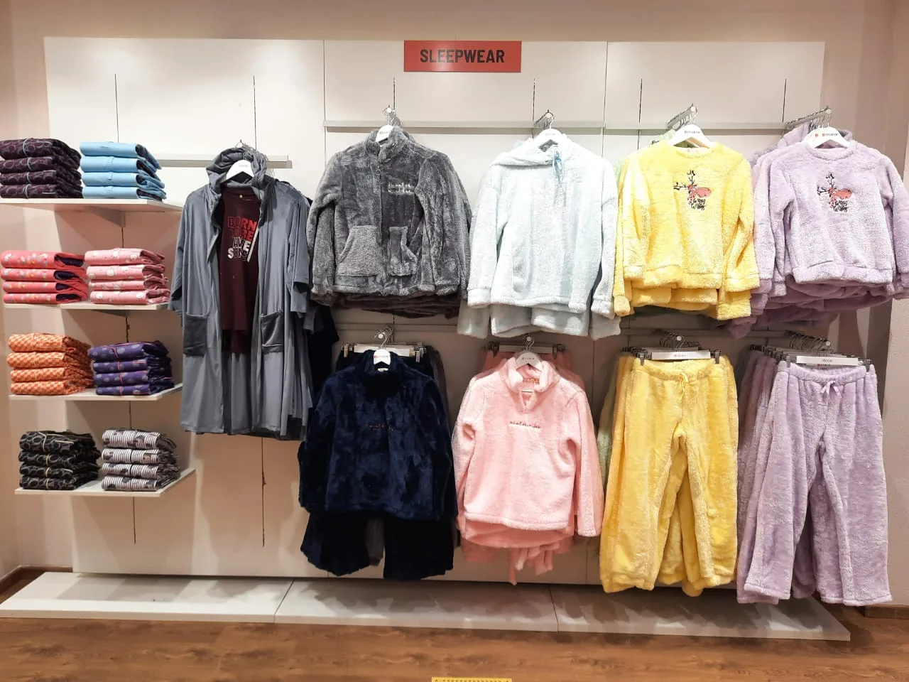 Zivame in-store merchandise display system by Divya Vandal, view 63
