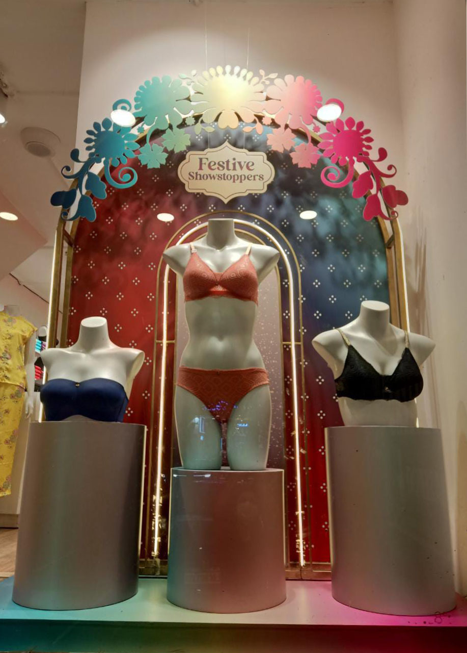 Festive Showstopper window display 8