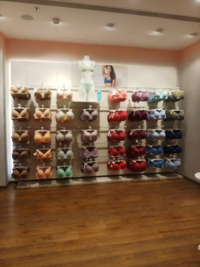 Zivame store display 19